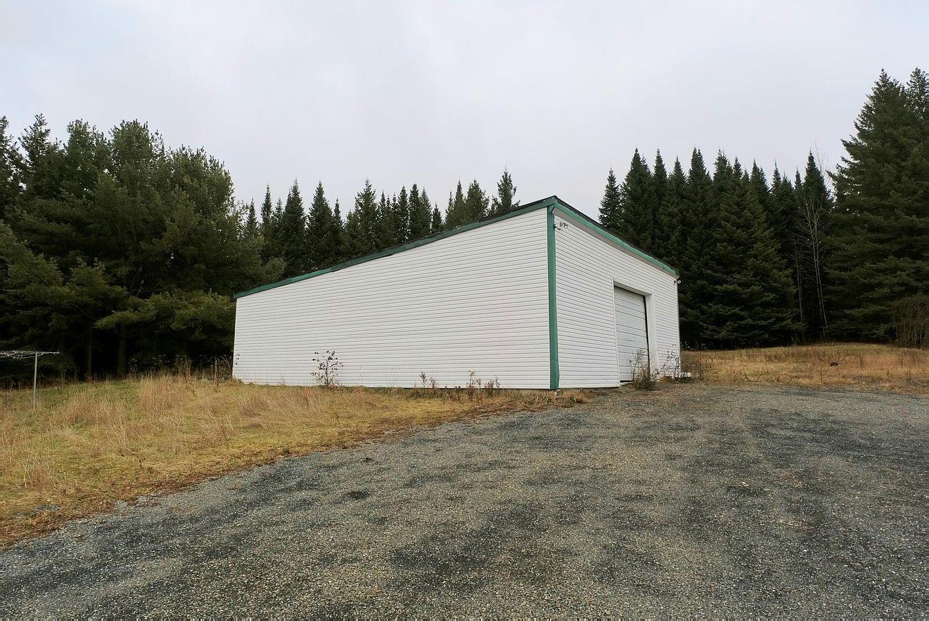 3BR Farmhouse - Garage – 2.34+/- Acres Auction Photo