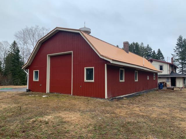 Home - Guest House - Barn - Outbuildings 440’+/- Shorefront – 5.71+/- Acres Auction Photo