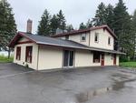 Home - Guest House - Barn - Outbuildings 440’+/- Shorefront – 5.71+/- Acres Auction Photo