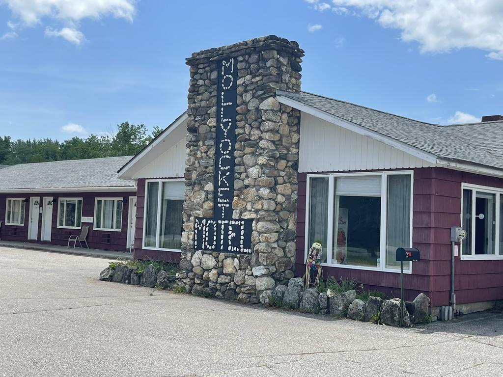Mollyockett Motel & Swim Spa 20-Room Lodging Complex - Restaurant - Conference/Function Room Auction Photo